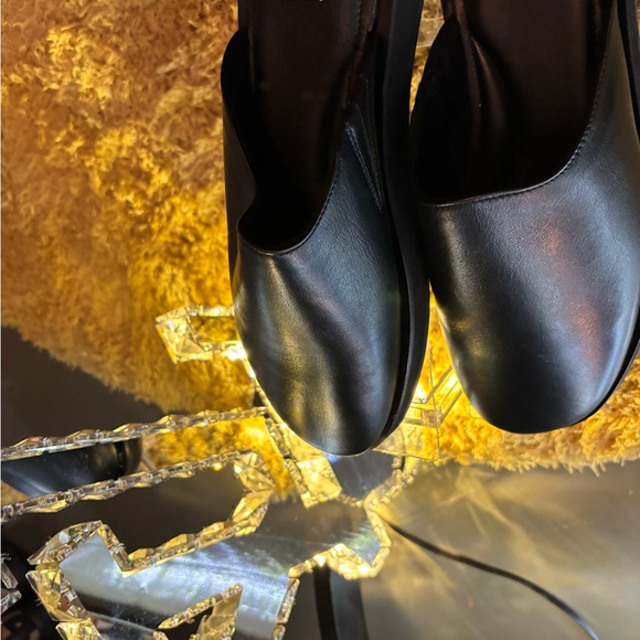 Aquatalia, size 9, black soft leather mule. - Picture 3 of 8